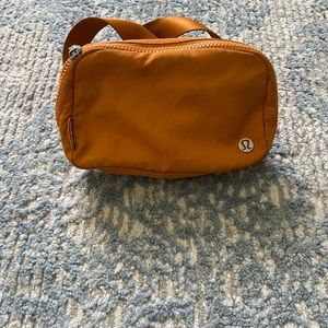 Lulu Lemon Belt bag - orange